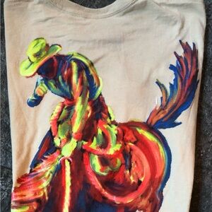 Modelo Rodeo Graphic Tee